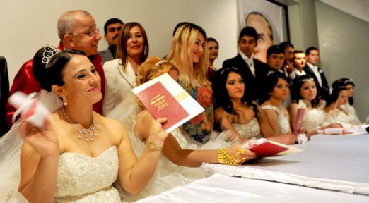 10 çifte nikah kıyıldı