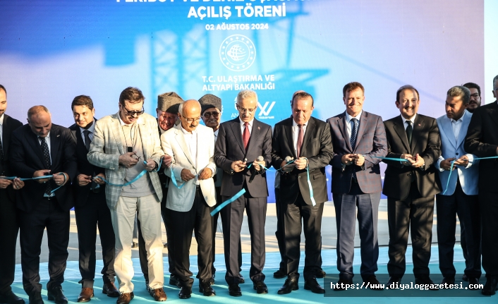 Feribot ve deniz uçağı iskelesi törenle açıldı