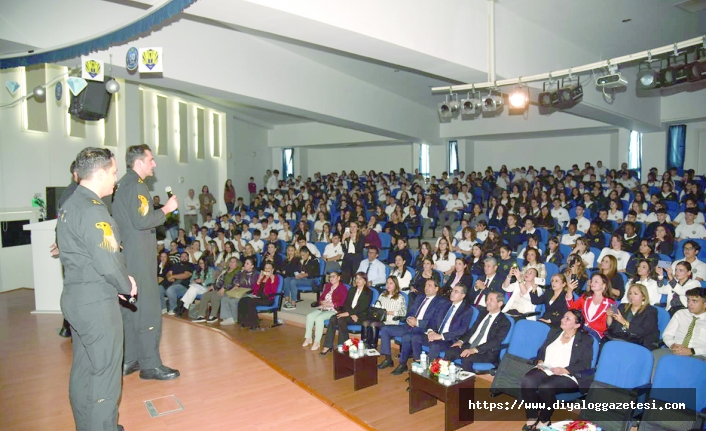 Öğrencilerle buluştular