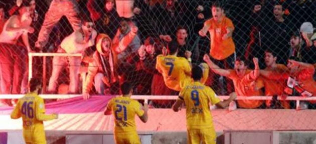 Derbide kazanan APOEL