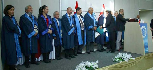 Girne Üniversitesi'nde  diploma sevinci