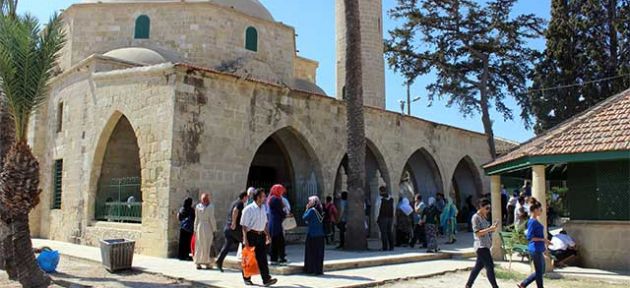 Hala Sultan'da bin kişi birlikte dua etti