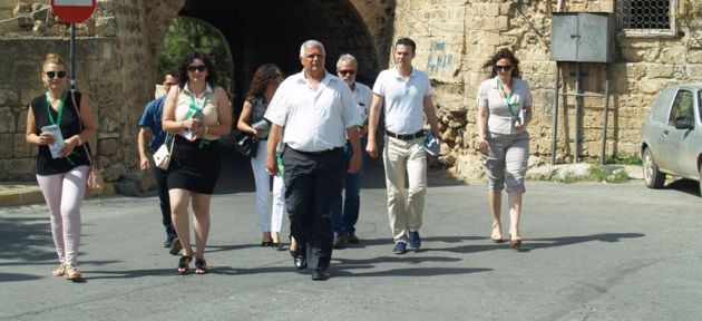Oktay Kayalp halkla  projelerini paylaştı