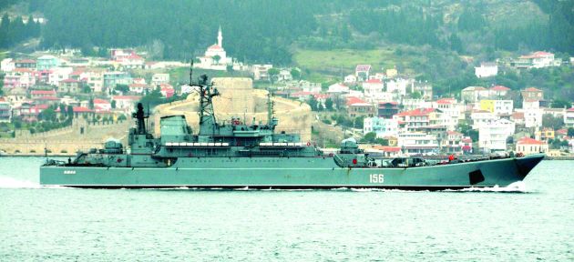 Rus gemileri Çanakkale  Boğazı'ndan geçti