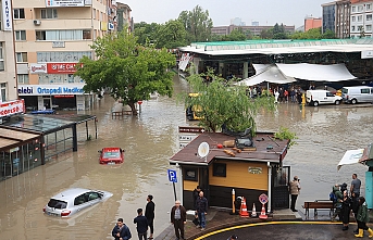 Sokaklar göle döndü