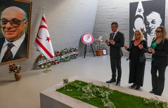 CHP Genel Başkanı Özel, Denktaş ile Küçük'ün kabirlerini ziyaret etti