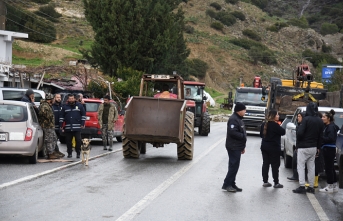 Kayalar-Sadrazamköy ana yolu trafiğe açıldı