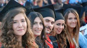 775 öğrenci diploma aldı