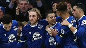 Everton City'yi sahadan sildi