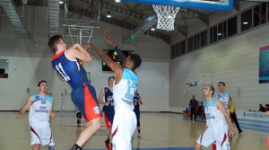 Girne fark attı 93-55