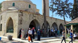 Hala Sultan'da bin kişi birlikte dua etti