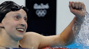 Ledecky rekora doymuyor