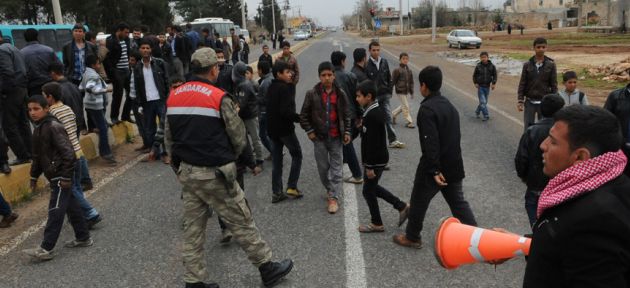 Yolu kapadılar