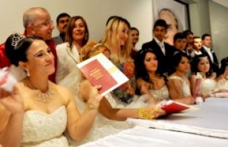 10 çifte nikah kıyıldı