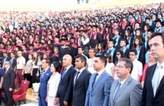 Bin 260 öğrenci  diploma aldı