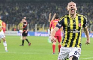 Caner imzalıyor