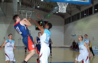 Girne fark attı 93-55