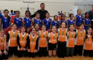 İlkokullar futbol ve voleybolda karşılaştı