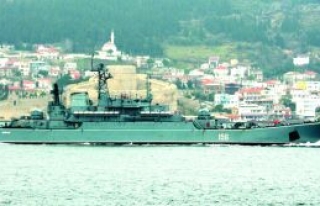 Rus gemileri Çanakkale  Boğazı'ndan geçti