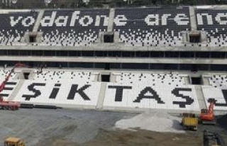 Vodafone Arena'nın tabelası asıldı